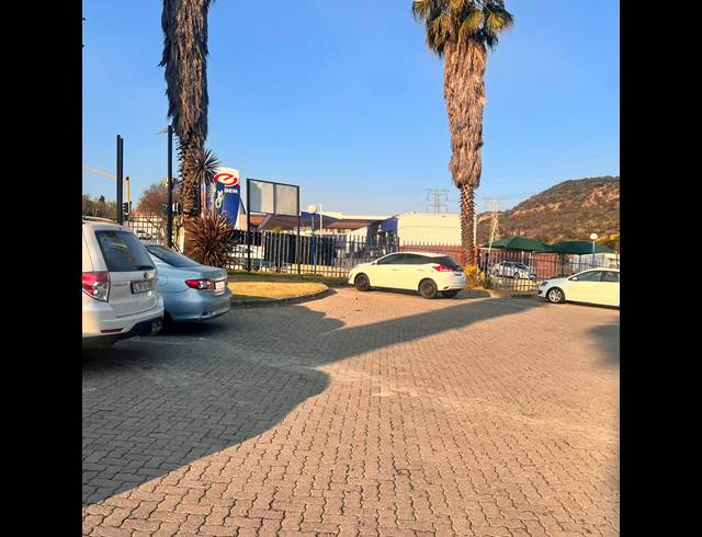 100M² BUSINESS TO LET IN MONDEOR